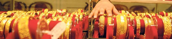 सोमबार नेपाली बजारमा सुनको मूल्य सामान्य घट्दा, चाँदी स्थिर
